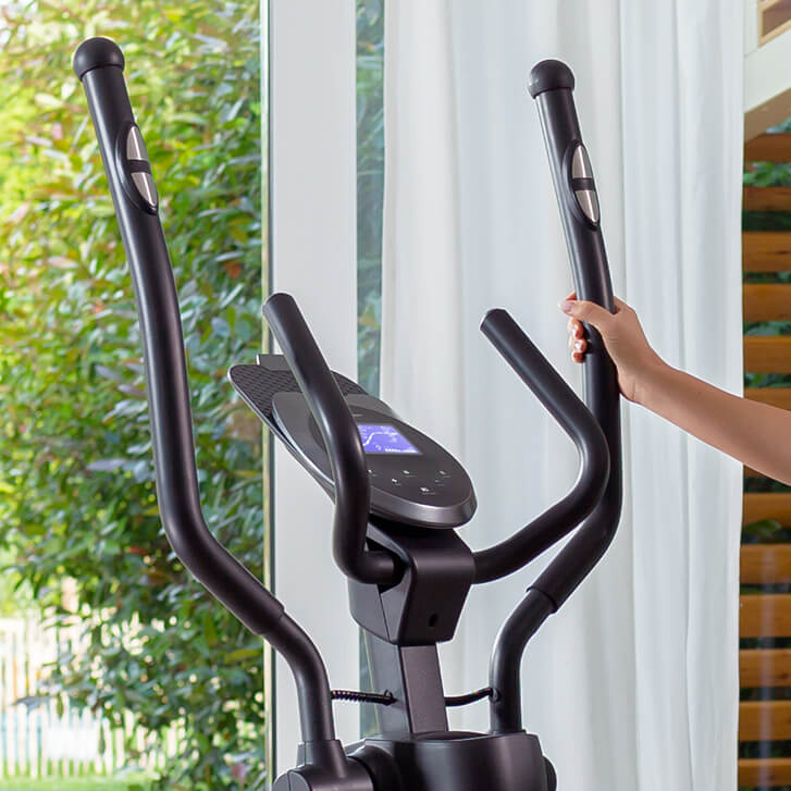 Crosstrainer-Ergometer EL 8000: Pulsmessung in den Griffen